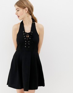 Короткое приталенное платье со шнуровкой спереди QED London - Черный