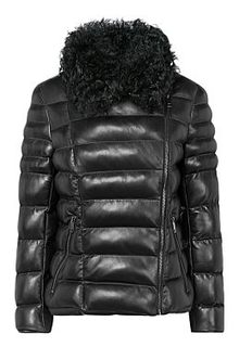 Зимняя кожаная куртка с отделкой мехом козлика La Reine Blanche