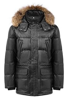 Зимняя кожаная куртка с отделкой мехом енота Jorg Weber