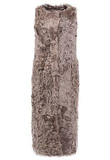 Жилет из меха козлика Virtuale Fur Collection