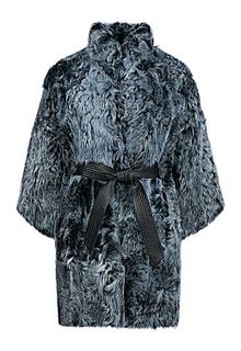 Утепленный жакет из меха козлика с кожаным поясом Virtuale Fur Collection