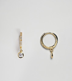 Покрытые 18-каратным золотом серьги-кольца с подвеской и стразами Shashi - Золотой