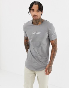 Облегающая футболка с логотипом и закругленным краем Night Addict - Серый