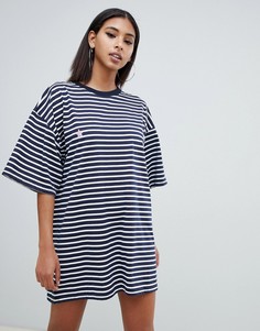 Платье-футболка в стиле oversize в синюю полоску со звездочкой Missguided - Мульти