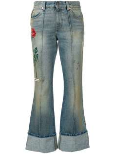 Gucci расклешенные джинсы с вышивкой и подворотами