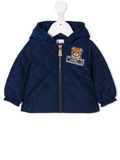 Moschino Kids утепленная куртка с заплаткой медведя с логотипом
