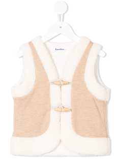 Familiar toggle fastening gilet