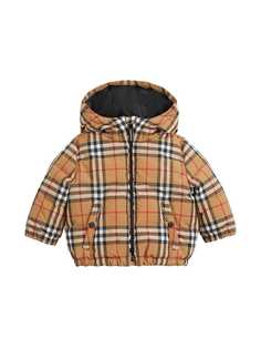 Burberry Kids куртка-пуховик в винтажную клетку с капюшоном