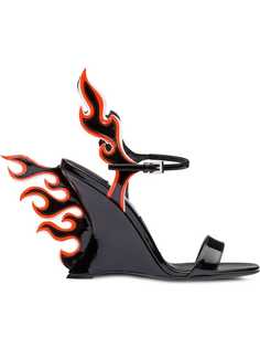 Prada лакированные босоножки Flame