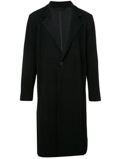 Homme Plissé Issey Miyake текструрное однобортное пальто