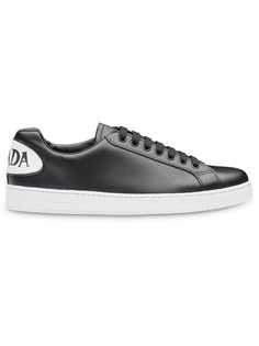 Prada кроссовки с нашивками на пятке