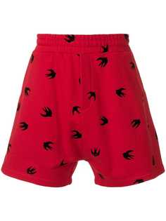 McQ Alexander McQueen шорты с принтом ласточек