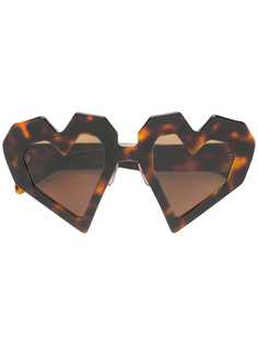 Maison Kitsuné массивные солнцезащитные очки в форме сердечек