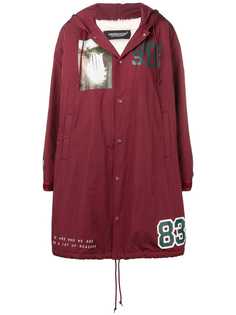 Undercover плащ с принтом заплаток