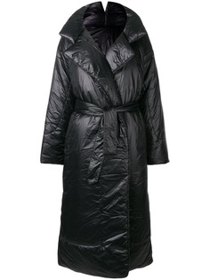 Norma Kamali пуховое пальто с поясом