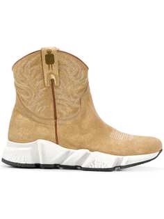Texas Robot cowboy running boot