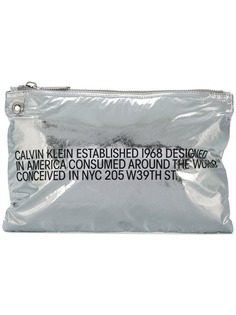 Calvin Klein 205W39nyc маленький клатч с принтом и эффектом металлик