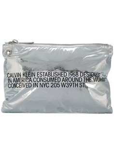 Calvin Klein 205W39nyc маленький клатч с принтом и эффектом металлик