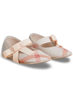Burberry Kids балетки в клетку с бантами