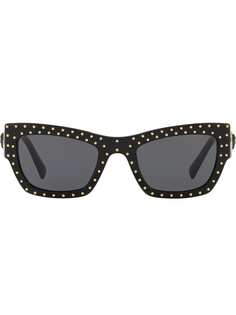 Versace Eyewear солнцезащитные очки в оправе кошачий глаз с заклепками