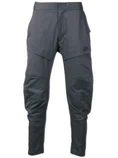 Nike брюки с карманами-карго Tech Pack