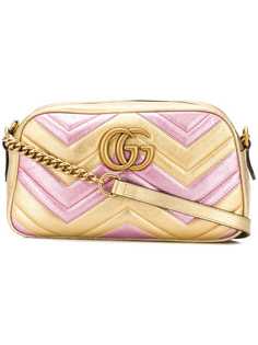 Gucci сумка GG Marmont с ламинированным эффектом