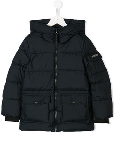 Woolrich Kids дутое пальто с фирменной нашивкой на рукаве