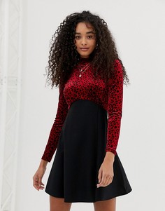 Короткое приталенное платье с высоким воротом и леопардовым принтом на вставке Nobodys Child - Красный