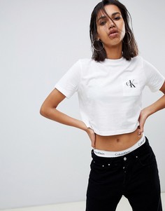 Укороченная футболка с логотипом на кармане Calvin Klein Jeans - Белый