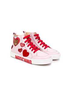 Moschino Kids высокие кеды с нашивками