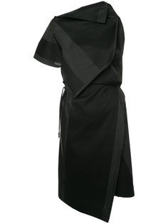 132 5. Issey Miyake асимметричное платье с принтом