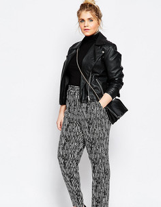 Суженные книзу брюки-галифе в черно-белую полоску ASOS CURVE - Белый