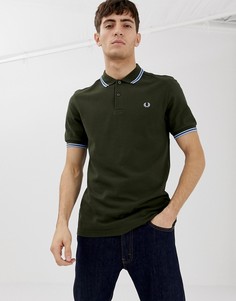 Поло цвета хаки с отделкой двойным кантом Fred Perry - Зеленый