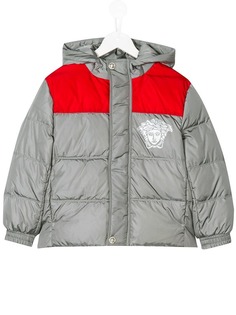 Young Versace пуховая куртка с принтом головы Медузы