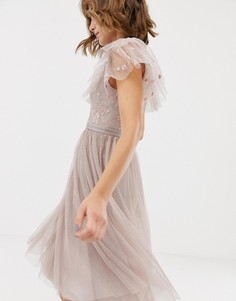 Розоватое короткое приталенное платье с вышивкой и лифом из тюля Needle & Thread - Розовый