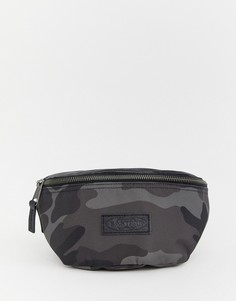 Черная сумка-кошелек на пояс с камуфляжным принтом Eastpak Springer - Черный