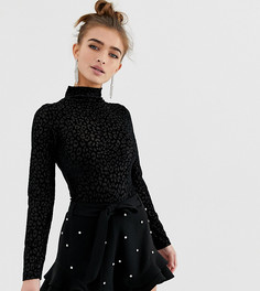 Черные шорты с оборками и отделкой искусственным жемчугом River Island Petite - Черный