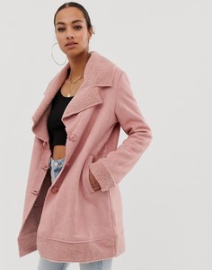 Пальто из искусственной овчины с отложным воротником In The Style - Розовый