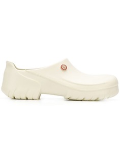 032C croc clogs