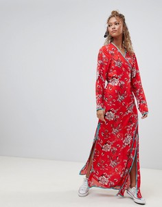 Платье макси с запахом и цветочным принтом Glamorous - Красный