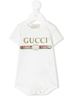 Gucci Kids комплект из ромпера, шапки бини и нагрудника