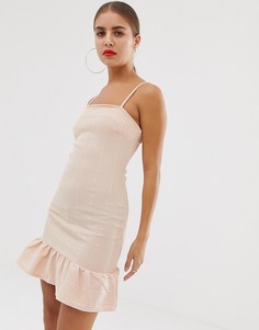 Платье с оборкой In The Style Billie Faiers - Розовый