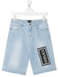 Young Versace джинсовые шорты с принтом логотипа