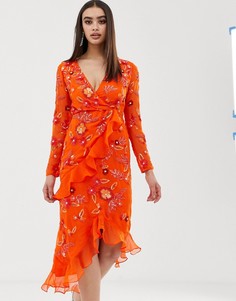 Оранжевое платье миди с запахом, асимметричной оборкой и цветочной отделкой Virgos Lounge - Оранжевый