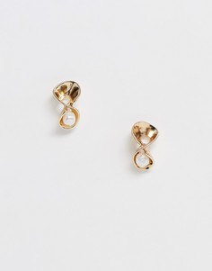 Золотистые серьги-гвоздики с абстрактной отделкой и искусственным речным жемчугом ASOS DESIGN - Золотой