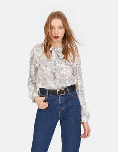 Блуза с принтом и бантом Stradivarius