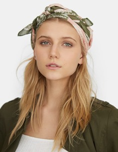 Платок с принтом пейсли розового и зеленого цветов Stradivarius