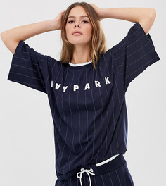 Темно-синяя футболка бойфренда в тонкую полоску Ivy Park - Темно-синий