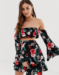 Черный кроп-топ из комплекта с открытыми плечами и цветочным принтом PrettyLittleThing - Мульти