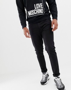 Зауженные джинсы с пластинкой на заднем кармане Love Moschino - Черный